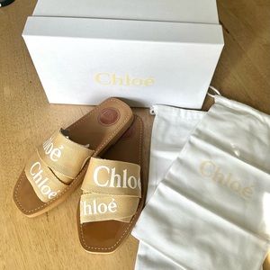 Woody Flat Logo Ribbon Slide Sandal- soft tan